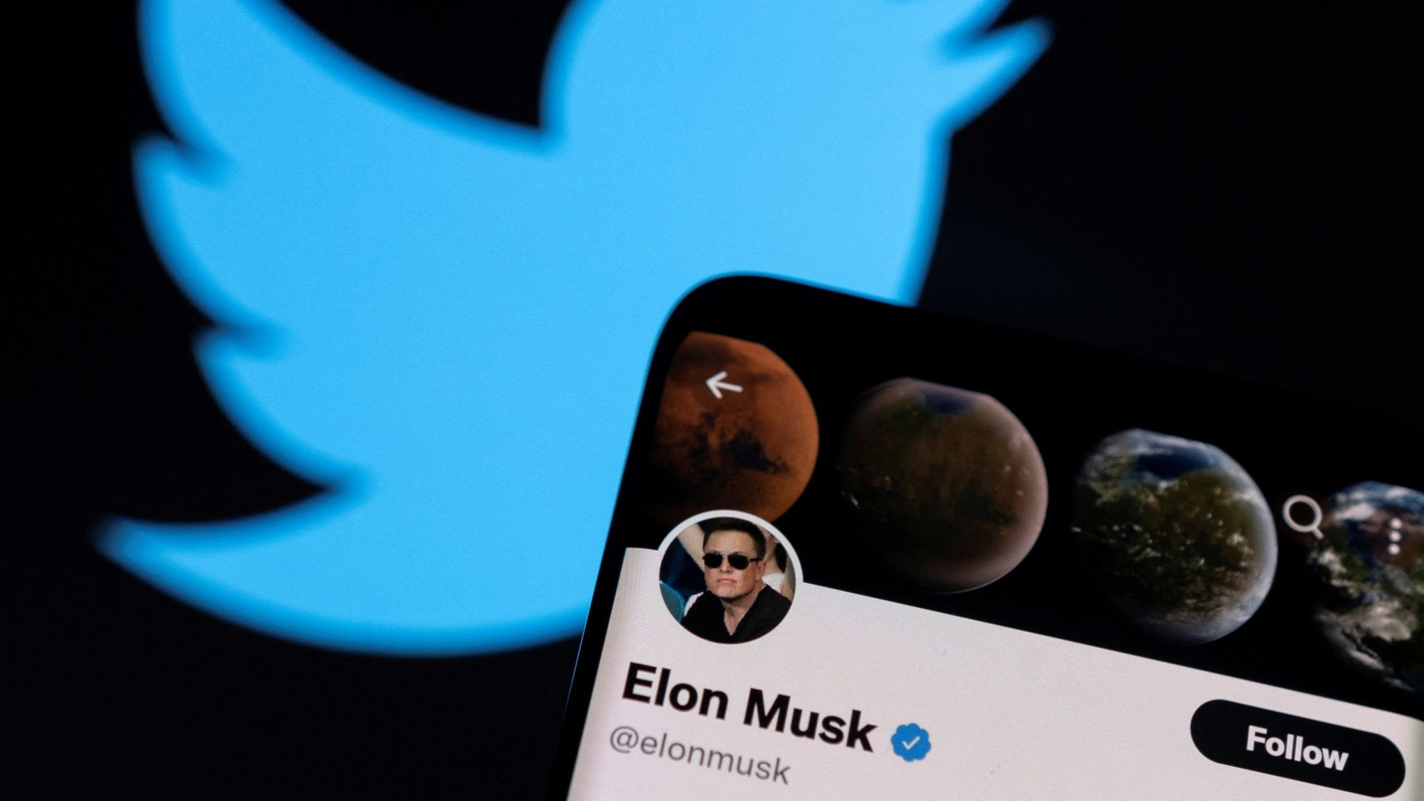 Elon Musk estime que Twitter vaut 20 milliards de dollars, moins de la moitié de son prix d'acquisition